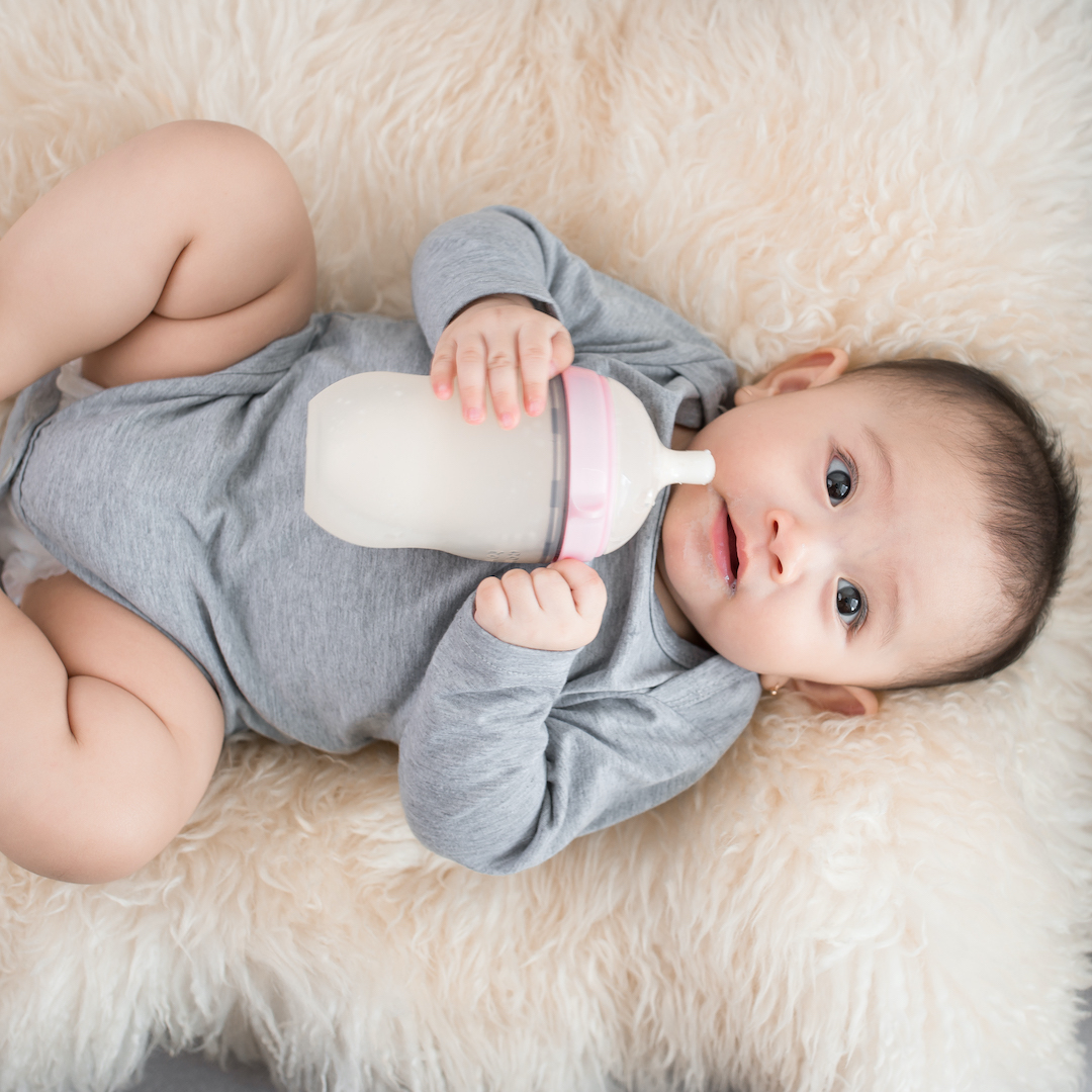 助産師監修 赤ちゃんの遊び飲みが心配 対策と気になる症状を解説 Mamadays ママデイズ
