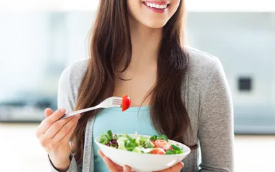 妊婦は生野菜を食べてもいい？妊娠中に生野菜を食べるときの注意点やメリットについて解説