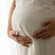 妊娠後期・臨月の便秘の解消法や予防法を解説！胎児への影響やいきむ時の注意点