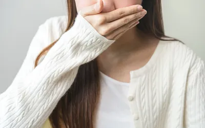 生理前の吐き気は妊娠超初期症状？気持ち悪い原因やつわりが始まる時期なども解説