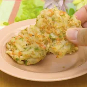 手づかみで野菜たっぷりうどんおやき（カミカミ期　生後9〜11か月頃〜）