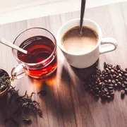 妊活中にカフェインを摂取してもいい？妊娠への影響やリスクも解説