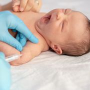 子どもの予防接種：副反応とは？　予防接種のあと異変が起きたら？
