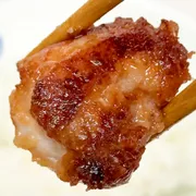 SNSで話題 フライパンに粉入れる唐揚げ