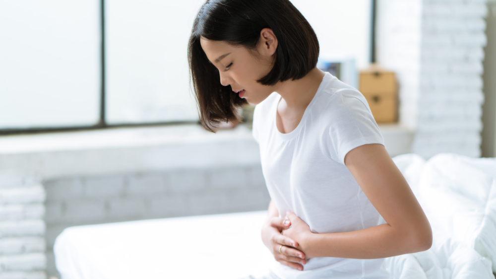 妊娠中の胃もたれはつわり？原因や対処法と病院を受診したほうがよい症状を解説
