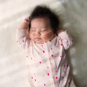 眠る赤ちゃん