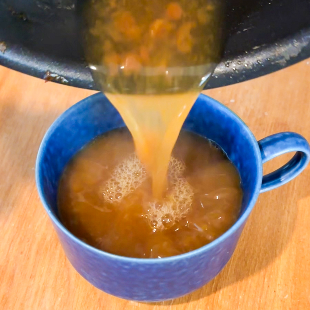 鍋に残ったカレーを美味しいスープに変身！
