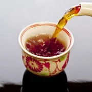 妊婦は烏龍茶を飲んでもいい？妊娠中に飲んでもよい烏龍茶の量や胎児への影響について解説