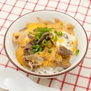 妊娠期に欠かせない亜鉛が摂れる！　卵とじ牛丼