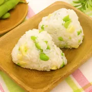 ごはんと相性バツグン！　枝豆のおにぎり