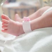 【医師監修】正期産の新生児に異常？無呼吸発作や低出生体重児とは？