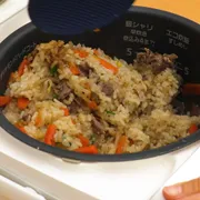 火を使わずにガッツリ！　ビビンバ風炊き込みご飯