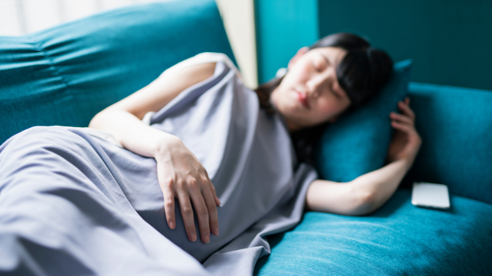 妊娠中期に眠気が強くなるのはなぜ？眠気の原因や妊娠中でもできる対策を解説！