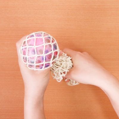 6. ネットで包んだら完成