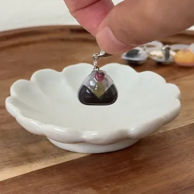 接着剤とシールで簡単にオリジナル目印が作れる