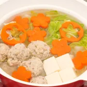 冬に食べたい！　ふわふわ鶏団子鍋