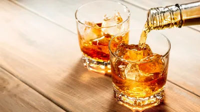 妊娠中にお酒を飲んだらどんな影響がある？飲酒した場合の対応も解説