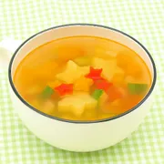 星がいっぱい！ 夏野菜のカラフルスープ