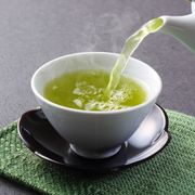 【管理栄養士監修】妊娠中、緑茶を飲んでもいい？水出しやペットボトルの緑茶は？