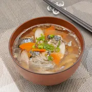 離乳食の予習もできちゃう！　根菜とさば缶の味噌汁