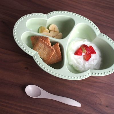 ママアンケートから生まれた竹粉配合抗菌樹脂のプレート