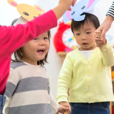 遊ぶ子どもたち