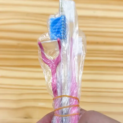 ビニール手袋で歯ブラシをすっきり収納