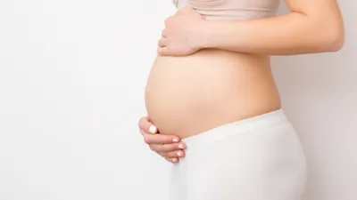 妊娠後期のお腹の張りの原因は?切迫早産との関係や対処法も解説