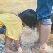 水中に危険が　川で遊ぶときの注意ポイント