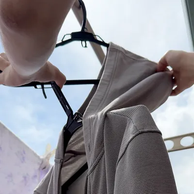 フード部分や厚手の服にはハンガーの工夫を