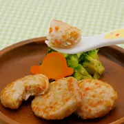 手づかみで食べやすい もちもち根菜ハンバーグ