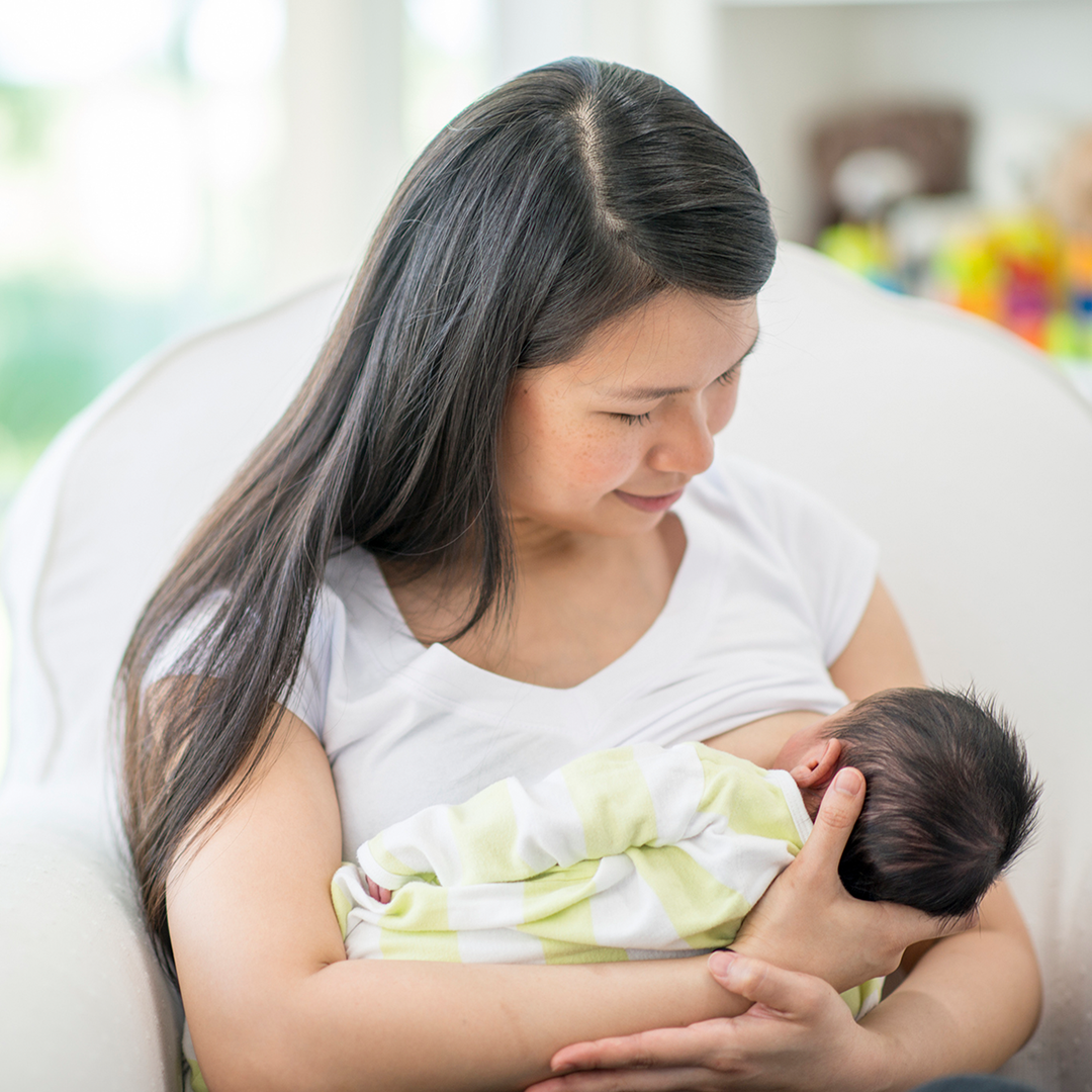 助産師監修 母乳育児 正しい授乳の姿勢は 抱き方の種類とコツ Mamadays ママデイズ