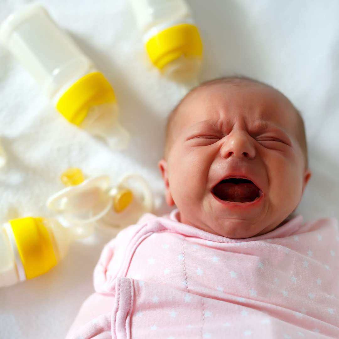 【助産師監修】授乳中に赤ちゃんが泣く・暴れるのはなぜ？原因と対処法 MAMADAYS（ママデイズ）
