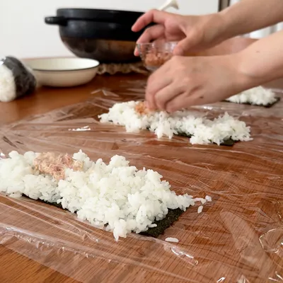 ラップで包んで押すだけの簡単手順