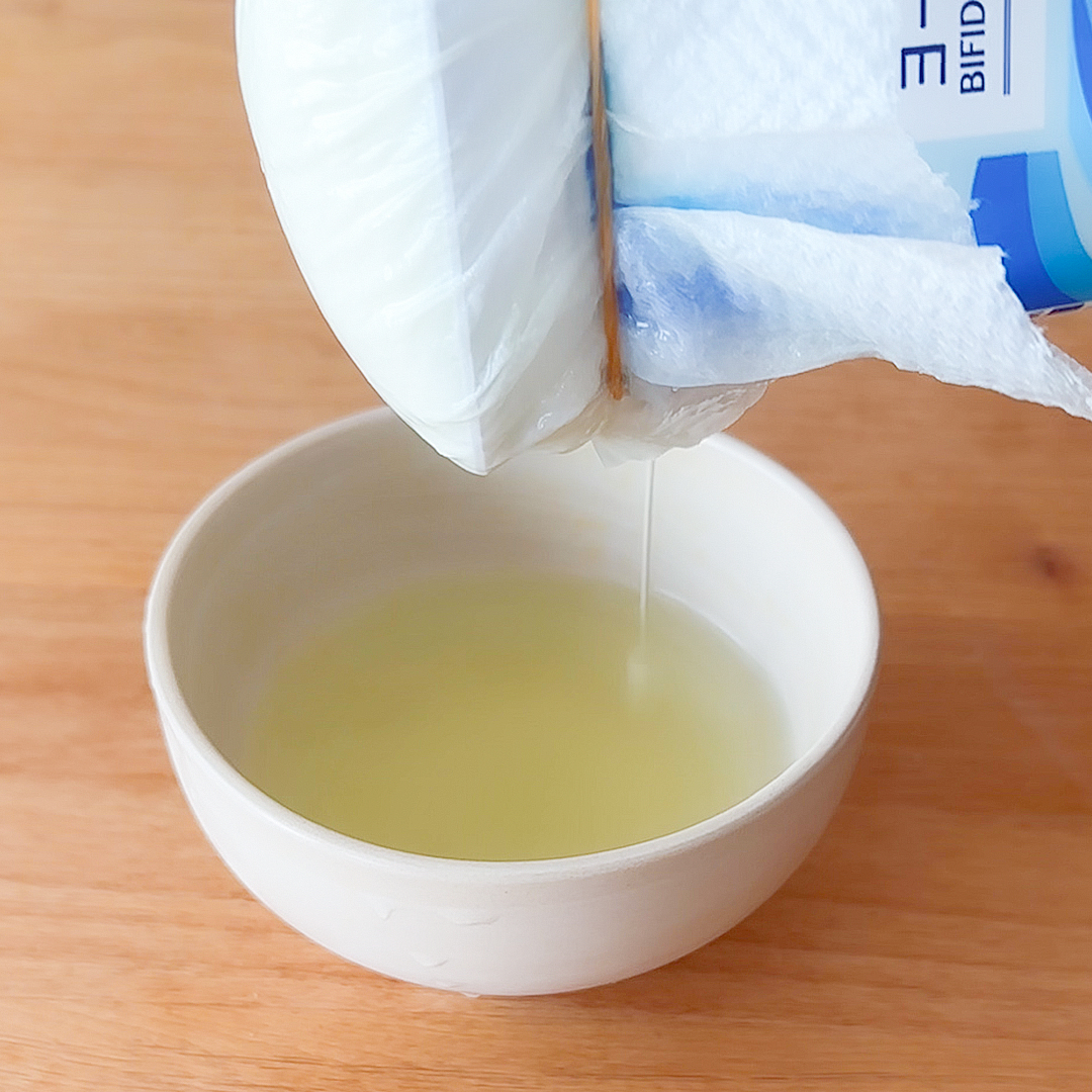 洗い物も減らせて便利！容器ごとできる水切りヨーグルトの作り方