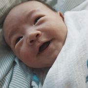 【医師監修】赤ちゃんはいつから、なぜ笑うの？笑わない場合はどうする？