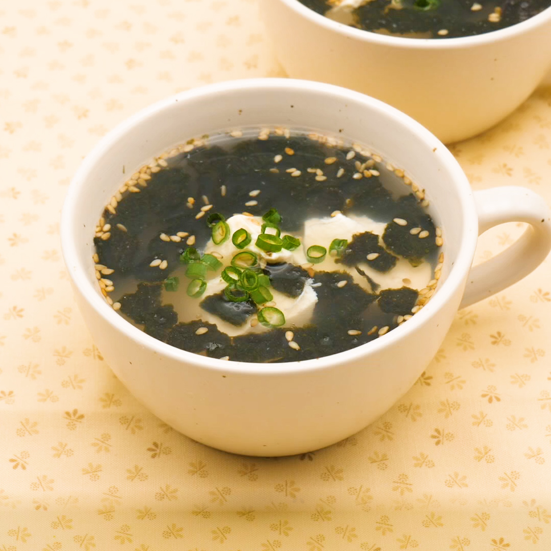 お湯を注ぐだけ　豆腐と海苔の中華スープ
