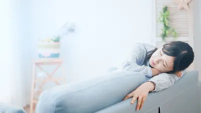 妊娠中の眠気の原因は?赤ちゃんへの影響や対処法も解説