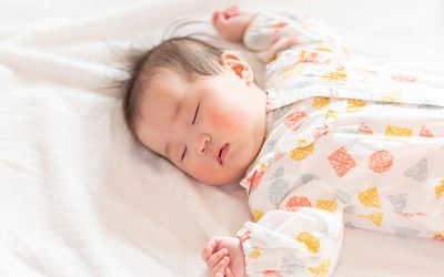 月齢別赤ちゃんの寝かしつけのポイント！なかなか寝ない場合の対処法も解説