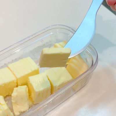 EC_白完_E00497_ギューっとひと押し!_5gにカットできちゃうバターケース.00_00_29_28.静止画004