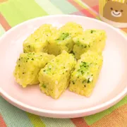 緑の野菜もパクパク！　卵ごはんおやき