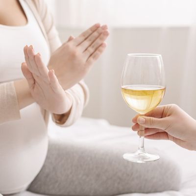 【医師監修】授乳中にお酒を飲んではだめ？母乳へのアルコールの影響は？