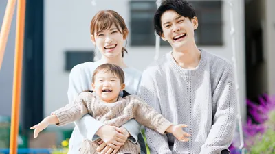 女の子が生まれる人の特徴はある?産み分けの成功確率やジンクスも解説
