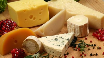 妊婦はチーズNG？妊娠中に避けるべきチーズの種類やリスクを解説