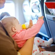 子どもと飛行機　どんな準備が必要？サポートは受けられる？