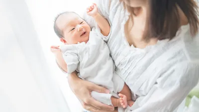 自閉症の子が抱っこを嫌がるのはいつから？反り返りがみられる場合の対処法も解説！