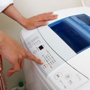 洗濯機のドライコースとは？使い方やドライクリーニングとの違いを解説