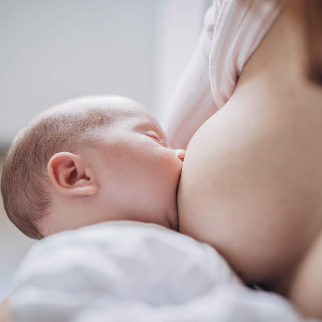 医師監修 授乳中に赤ちゃんが寝たら ゲップさせなくていい Mamadays ママデイズ