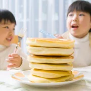 【管理栄養士監修】離乳食で赤ちゃんはパンケーキを食べられる？卵なしレシピも紹介