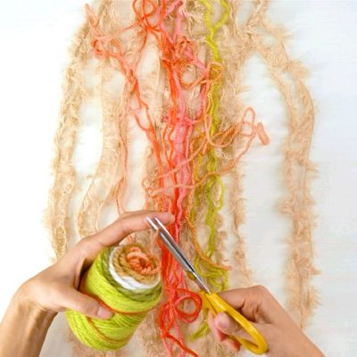 あまった毛糸も有効活用　編まずにつくるタペストリー